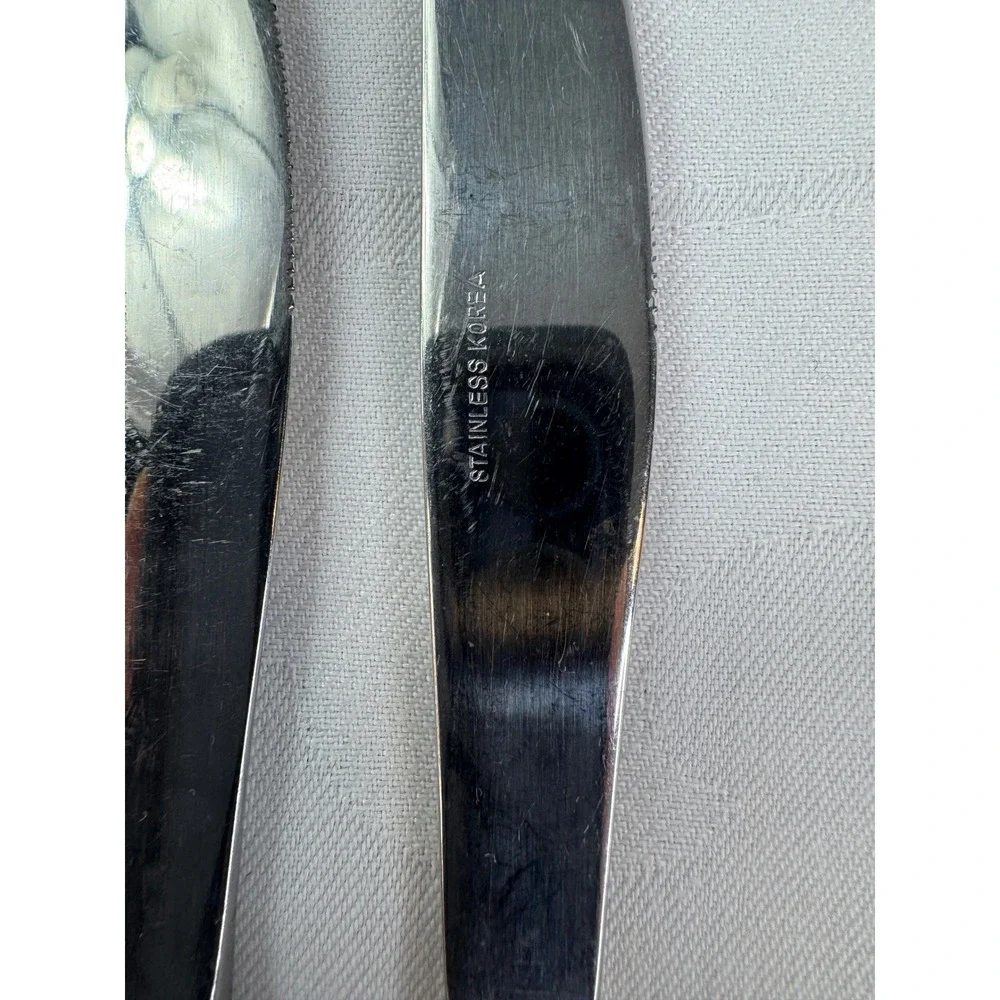 Vintage Stainless Korea Daisy Floral Pattern Serrated Dinner Knives Set of 2
